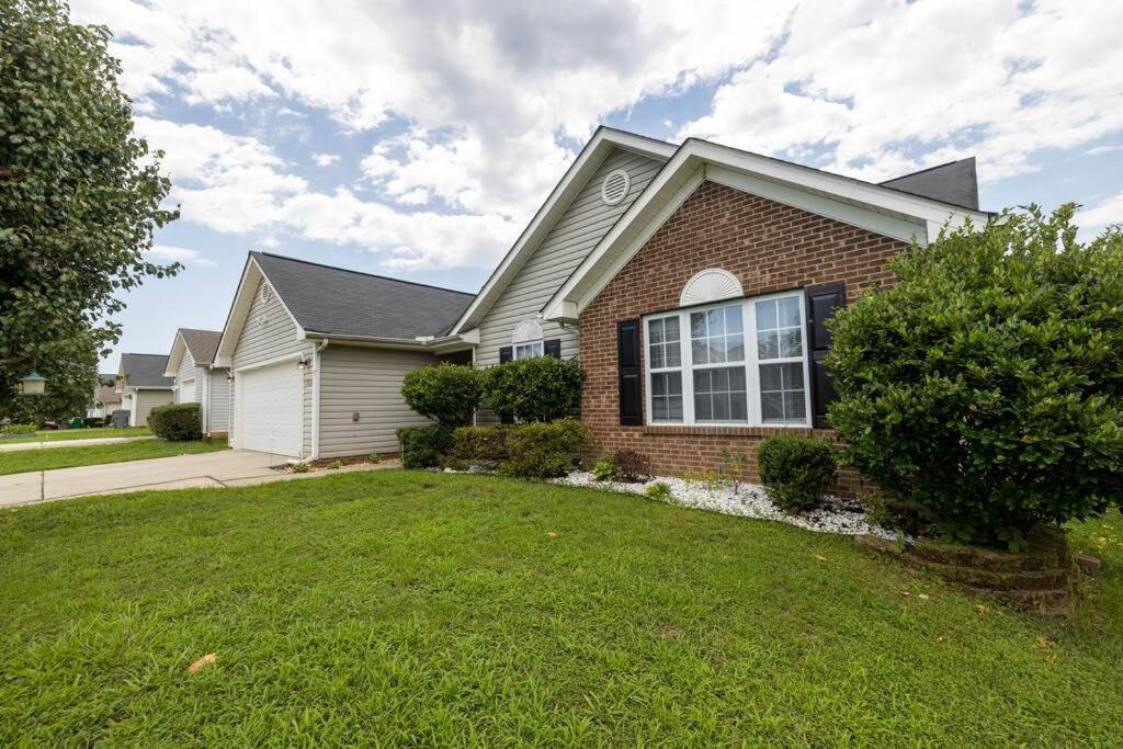 Queen City Family-Friendly Entire House, Charlotte Extérieur photo