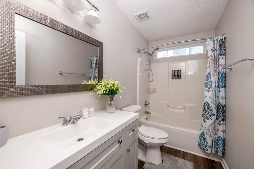 Queen City Family-Friendly Entire House, Charlotte Extérieur photo