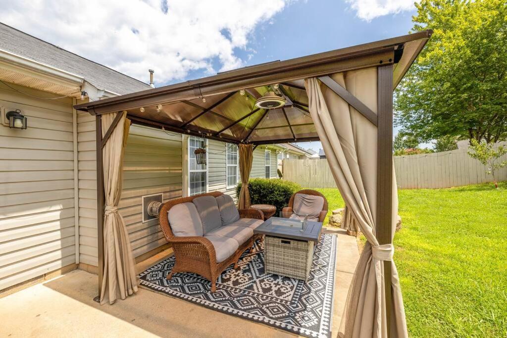 Queen City Family-Friendly Entire House, Charlotte Extérieur photo